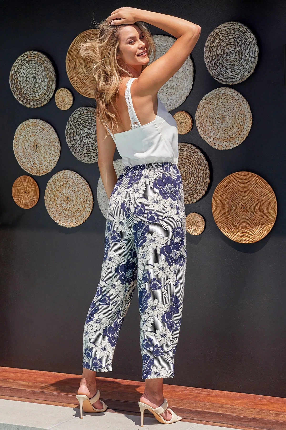 RELAXED TAPERED LEG