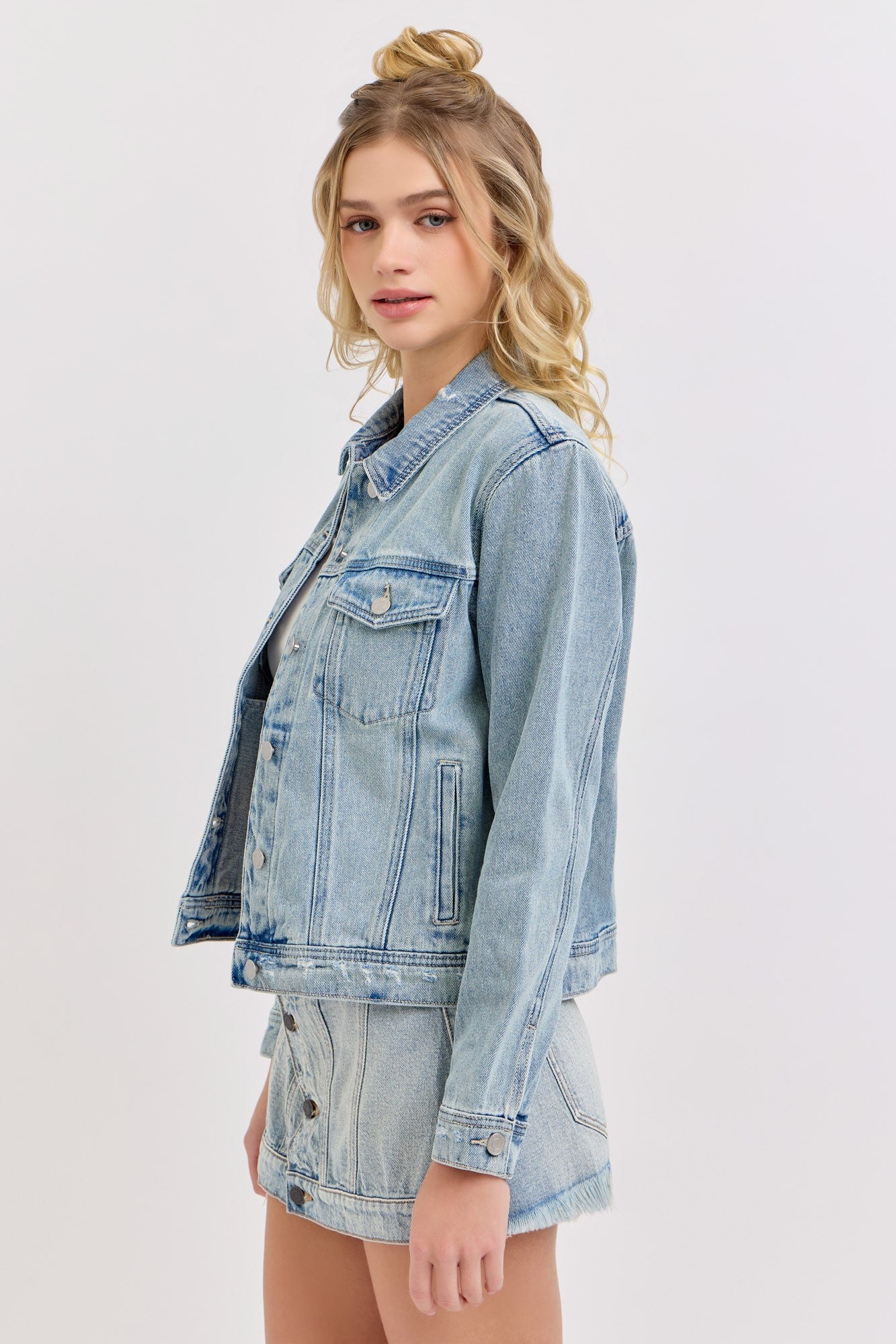 CLASSIC DENIM JACKET