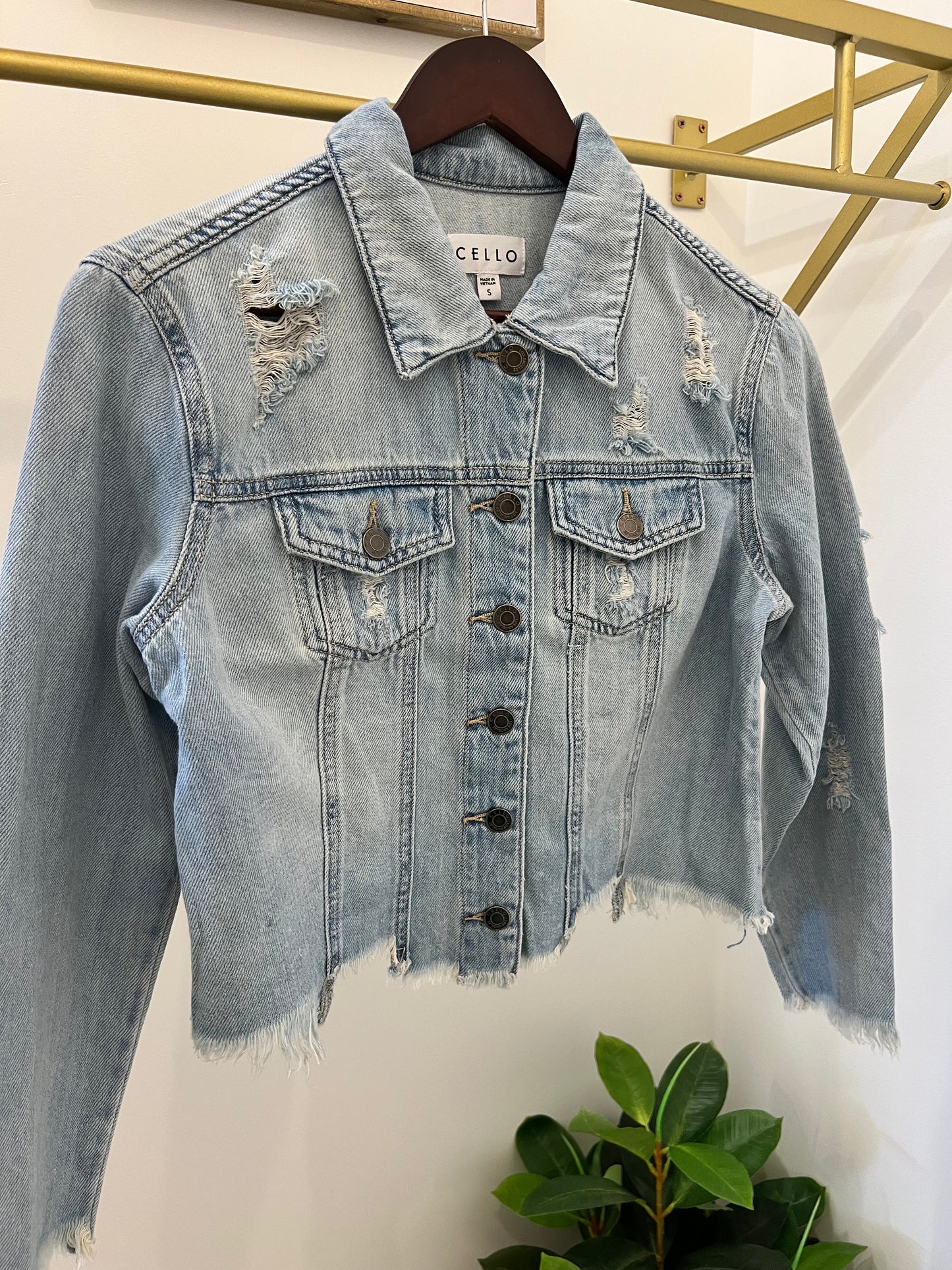 FRAYED EDGE DENIM