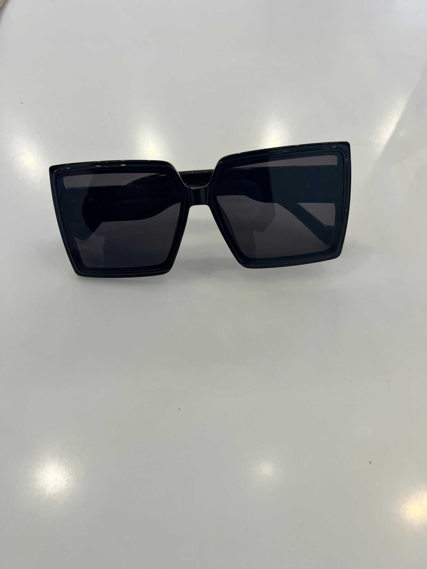 SQUARE SUNGLASSES